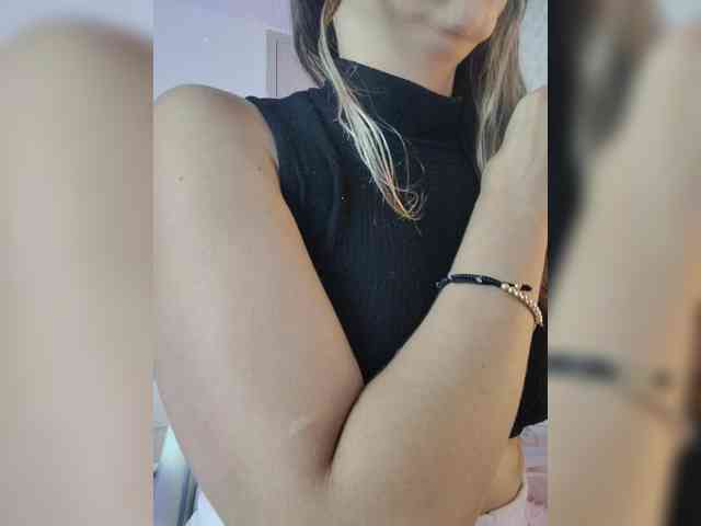 LarisaMaia webcam