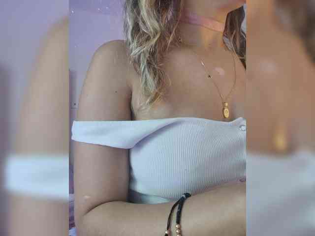 LarisaMaia webcam