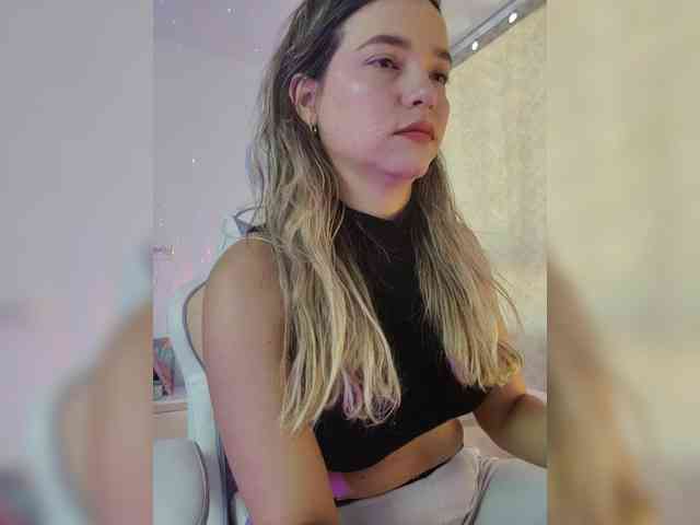 LarisaMaia webcam