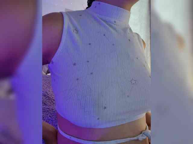 LarisaMaia webcam