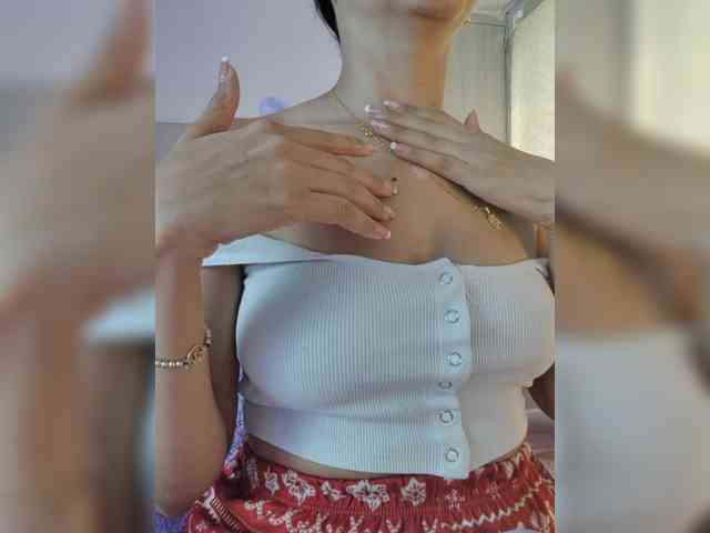 LarisaMaia webcam