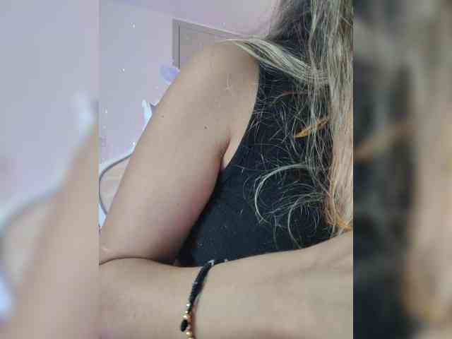 LarisaMaia webcam