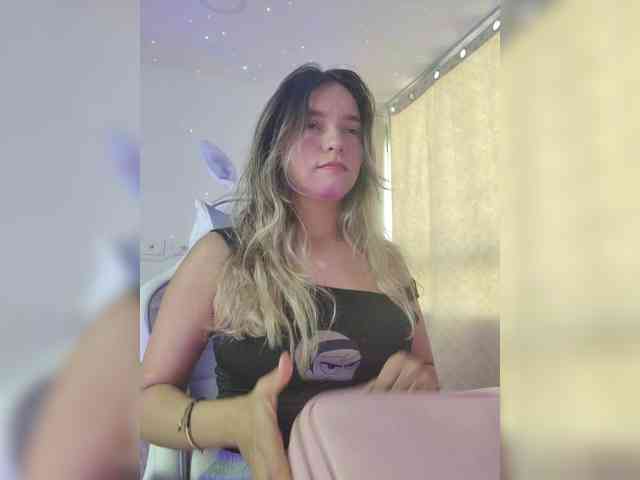 LarisaMaia webcam
