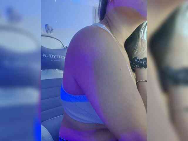 LarisaMaia webcam