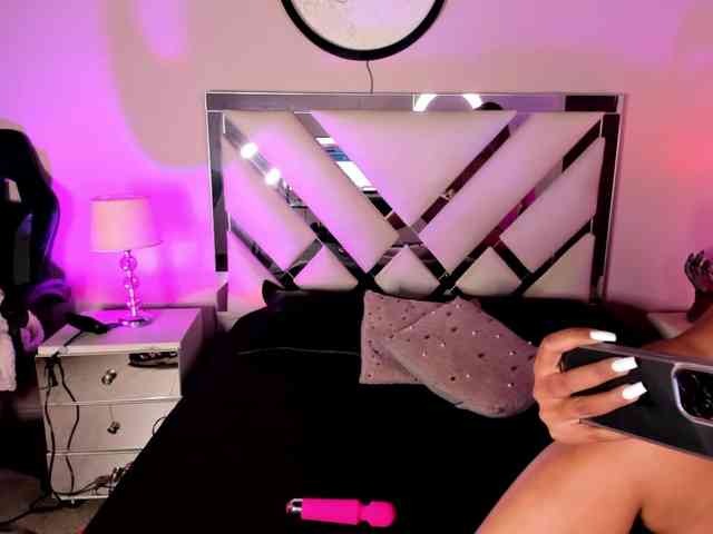 AnahiJones webcam