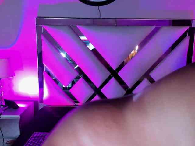 AnahiJones webcam