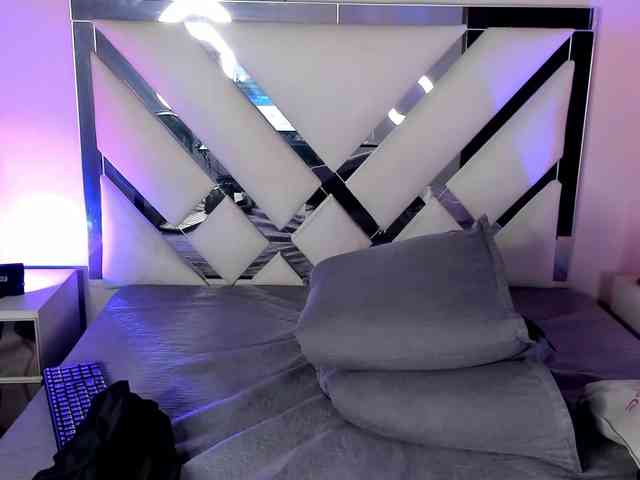 AnahiJones webcam