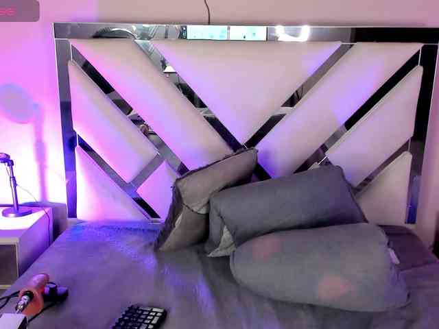 AnahiJones webcam