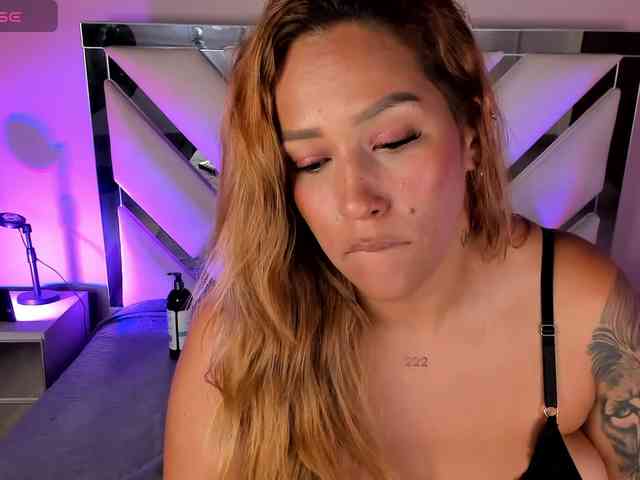 AnahiJones webcam
