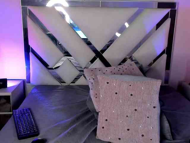 AnahiJones webcam