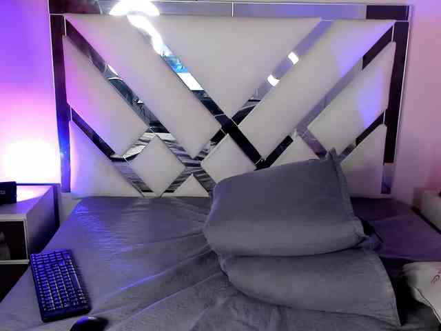 AnahiJones webcam