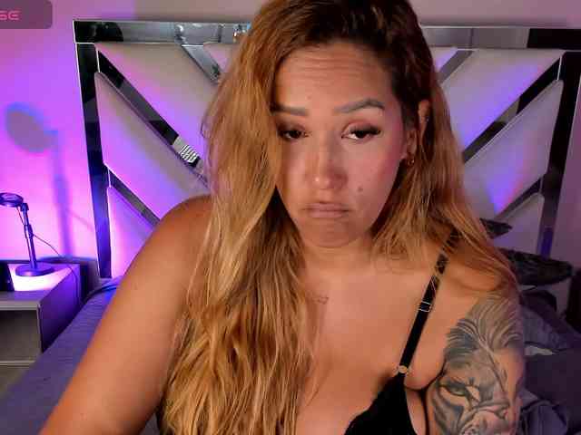 AnahiJones webcam