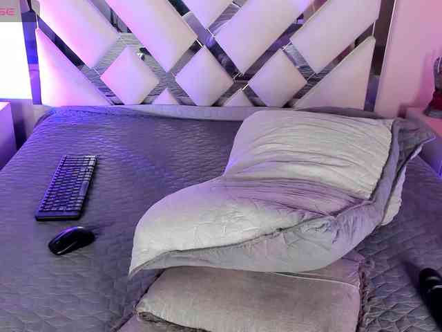 AnahiJones webcam