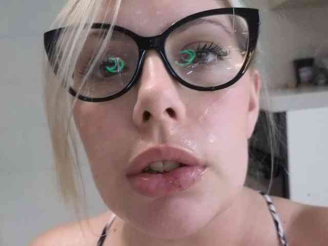 Evawhitex webcam