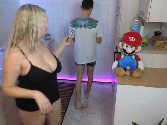 Evawhitex webcam