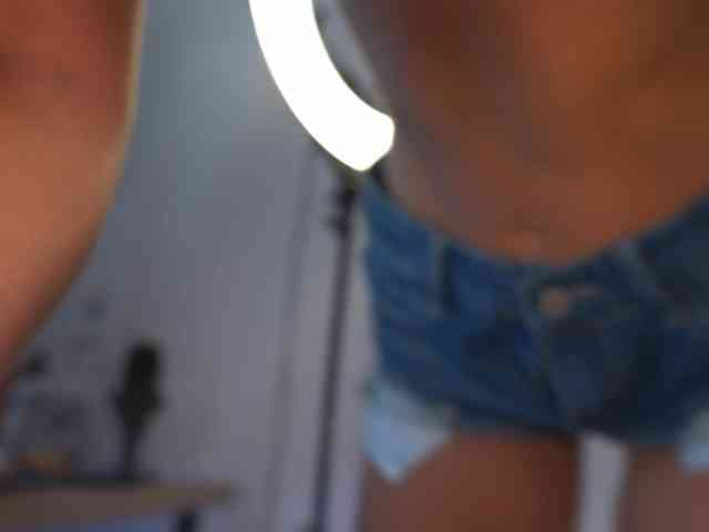 DiamondAlishi webcam