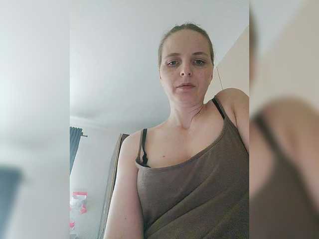 Lulu-Erotica's BongaCams show and profile