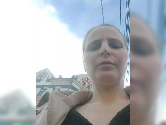 Lulu-Erotica's BongaCams show and profile