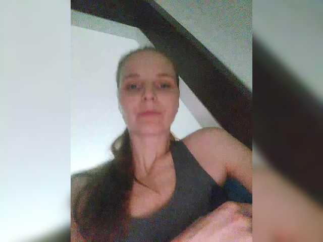 Lulu-Erotica's BongaCams show and profile