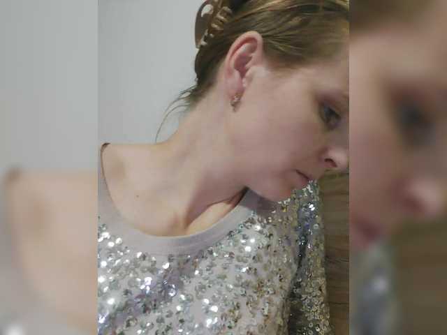 Lulu-Erotica's BongaCams show and profile