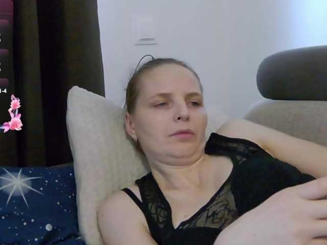 Lulu-Erotica's BongaCams show and profile