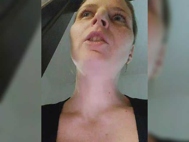 Lulu-Erotica's BongaCams show and profile