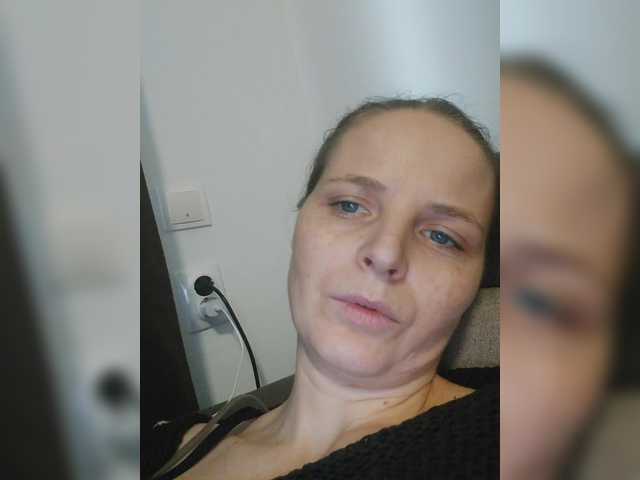 Lulu-Erotica's BongaCams show and profile