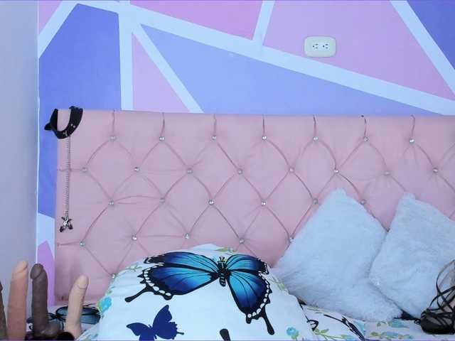 AngieCandy's BongaCams show and profile