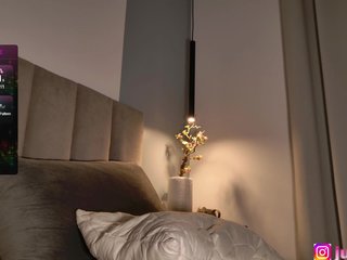 WOWJULIA Porn Show