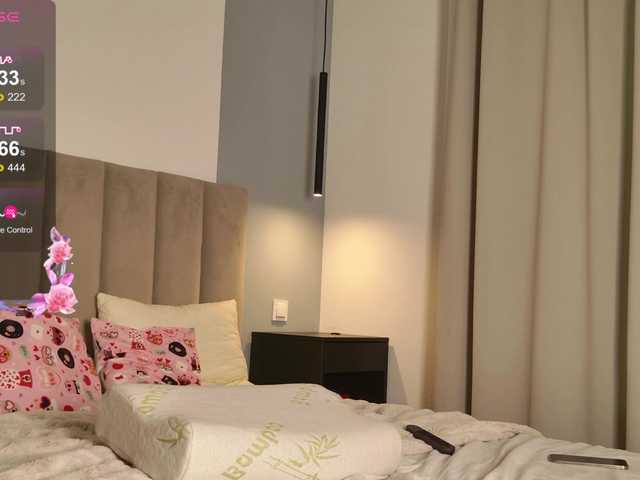 WOWJULIA's BongaCams show and profile