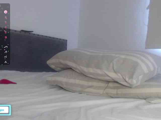 Sara_Trix webcam