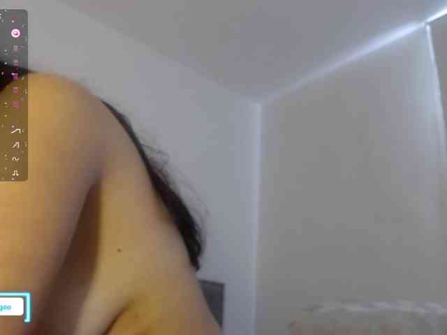 Sara_Trix webcam