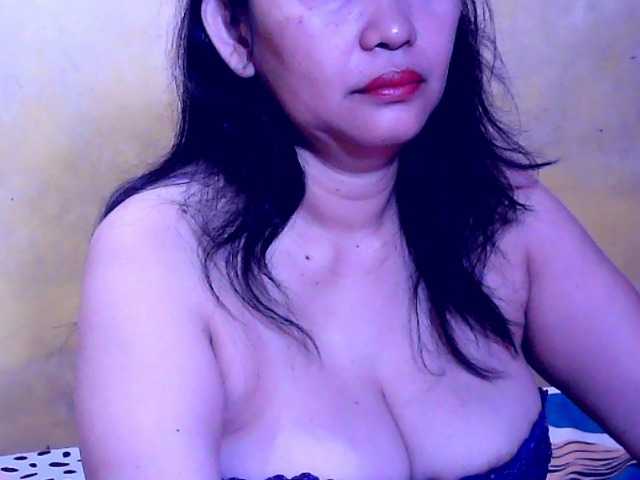 Carmela4u Live Cam on BongaCams