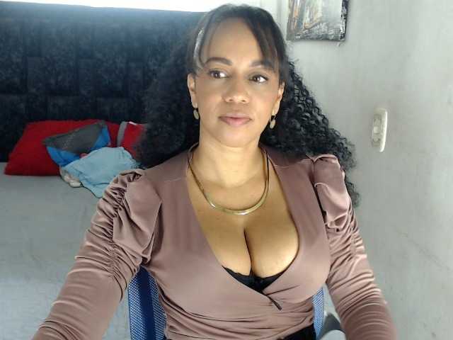 karlie-hot webcam bongacams model stream image