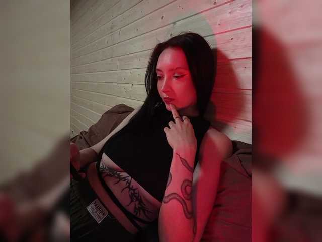 WeQueen-'s BongaCams show and profile