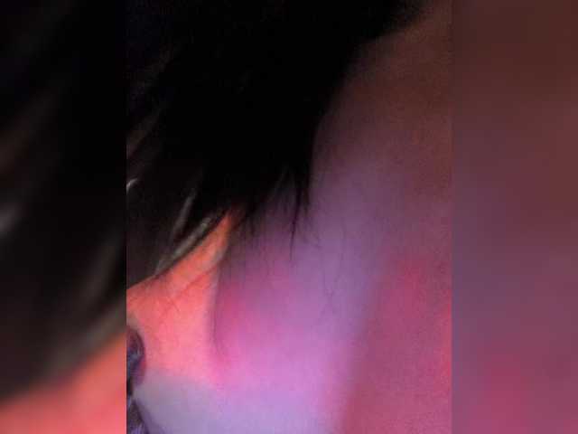 WeQueen-'s BongaCams show and profile