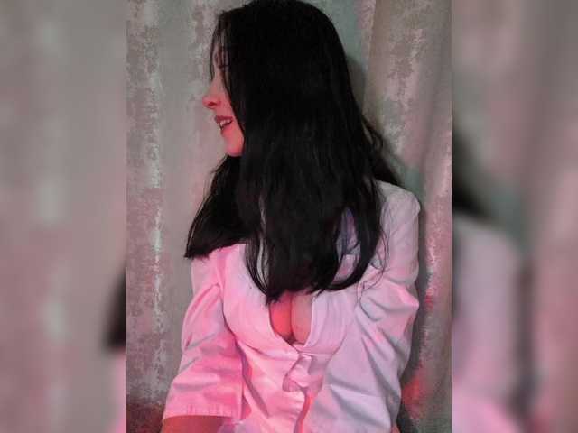 WeQueen-'s BongaCams show and profile