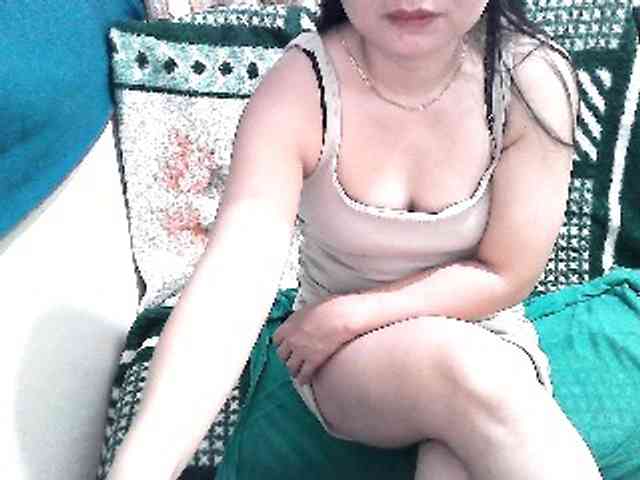 Lily18a Live Webcam on BongaCams