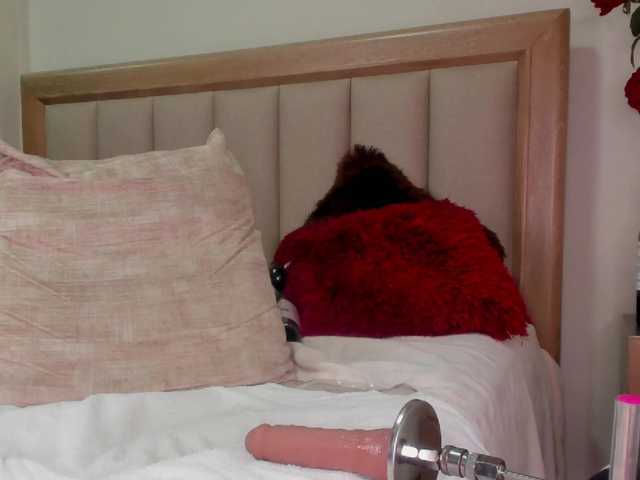 CaitlynLian's BongaCams show and profile