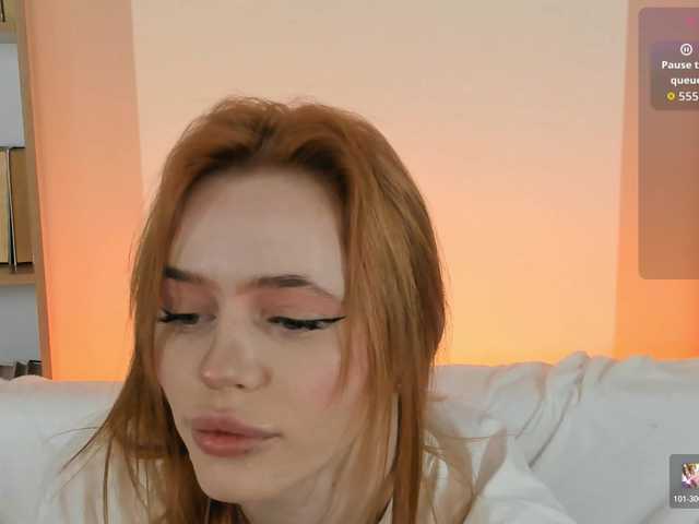  MissRedFox chat room