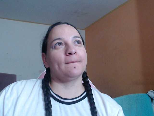 miaabrownn2's BongaCams show and profile