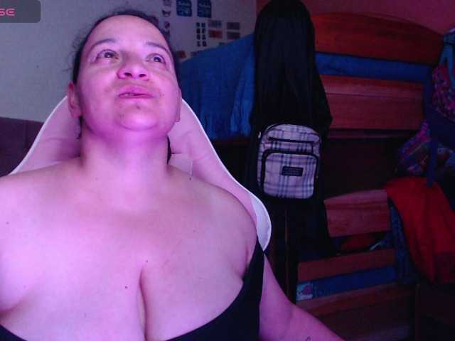 miaabrownn2's BongaCams show and profile