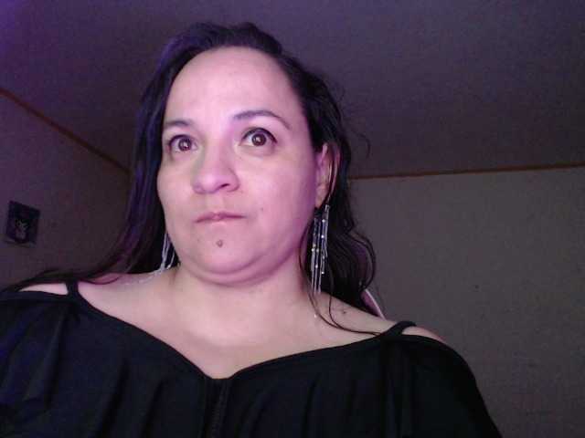 miaabrownn2's BongaCams show and profile