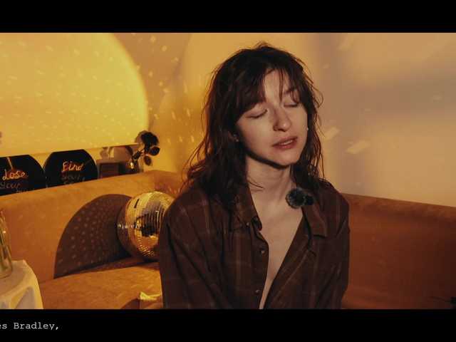 WebCora's BongaCams show and profile