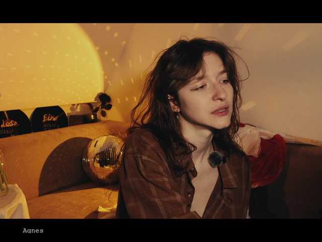 WebCora's BongaCams show and profile