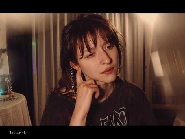 WebCora's BongaCams show and profile