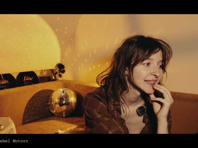 WebCora's BongaCams show and profile