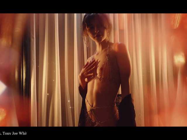 WebCora's BongaCams show and profile