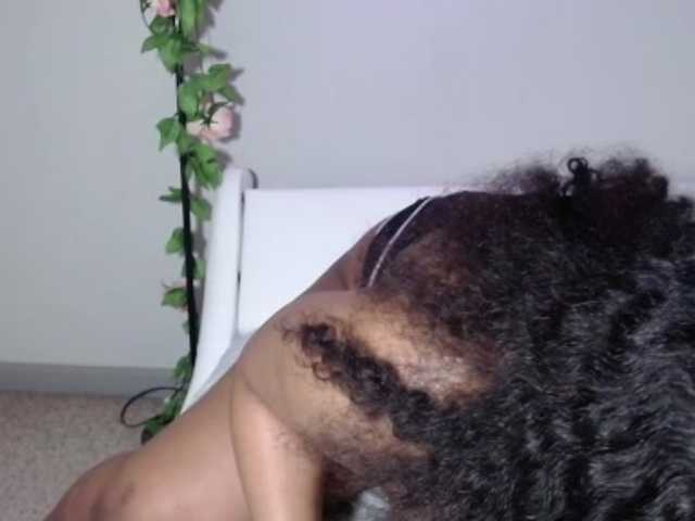 le modèle Marinaismad est en webcam porno dans un show sur le site bongacams, il possède les tags suivants: Ebony,Brunette,Shaved