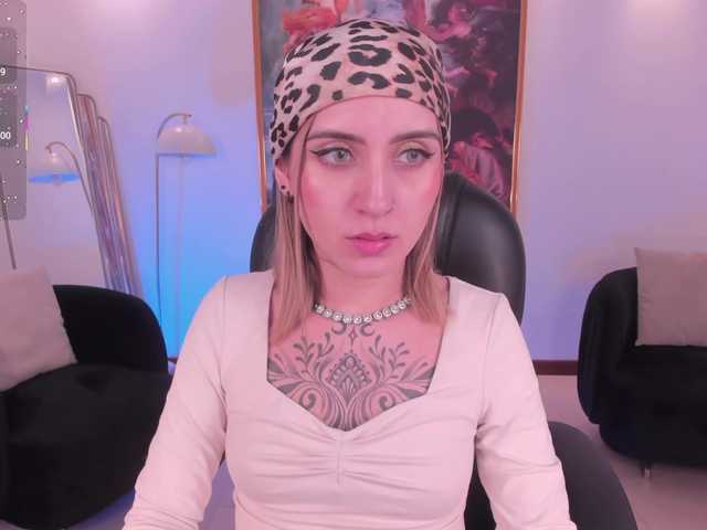 MollySunders's BongaCams show and profile